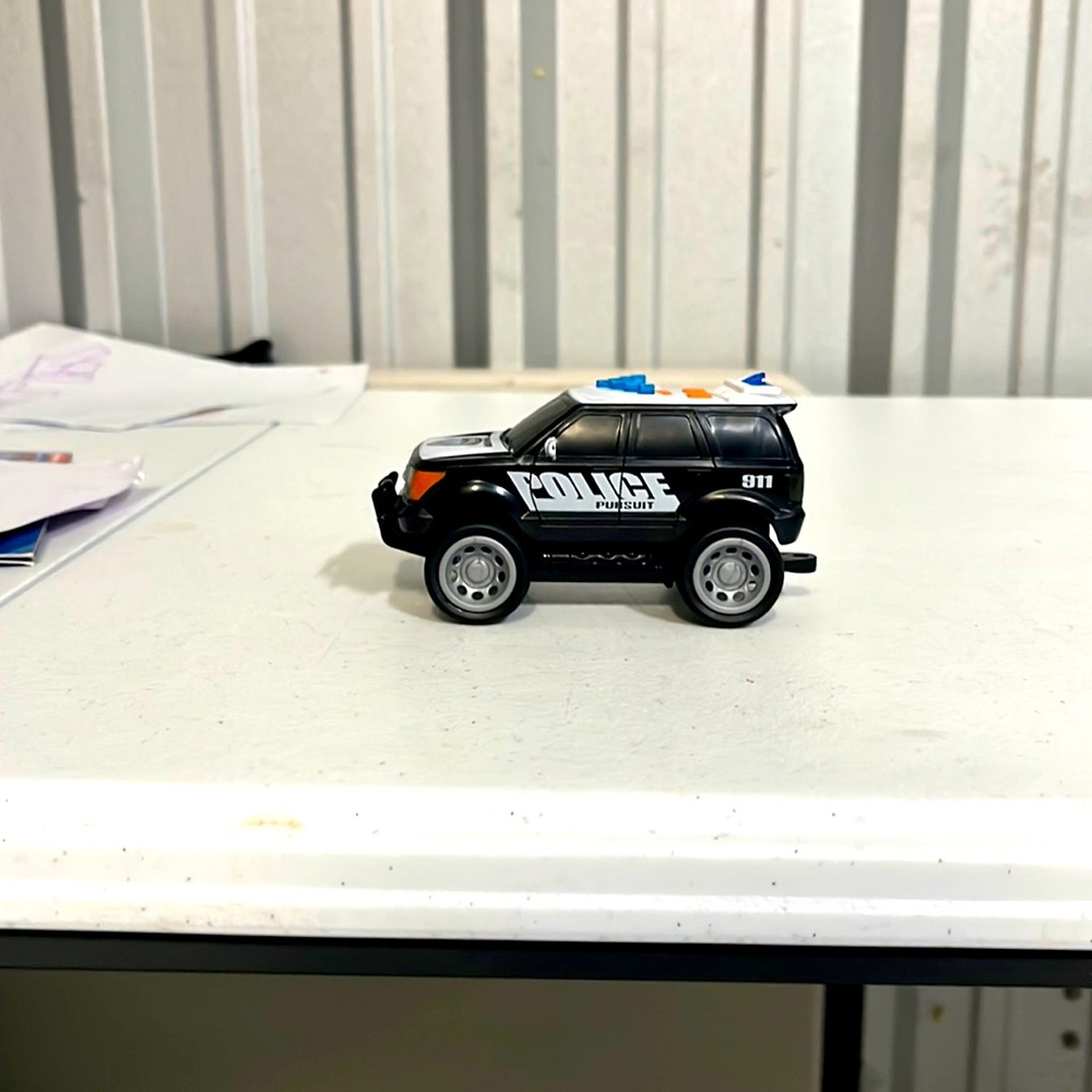 Police car that makes the noise of a siren for any gender (boy or girl)